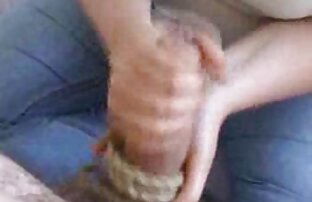 XXX یک مرد یک عکس از یک کشاورز جمعی بر تماشاي انلاين كليپ سكسي روی مانیتور قرار, پرشهای خروس خود را در این شیردوش و تخلیه تقدیر بر روی صفحه نمایش