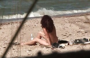 XXX سبزه متوسط در زمان خاموش لباس او و شروع به جلق زدن بیدمشک پخش انلاين كليپ سكسي او با dildo