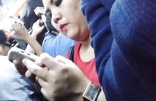 XXX زرق و برق دار ورزش كليپ سكسي رمانتيك ها fucks در خودش را با یک شانه
